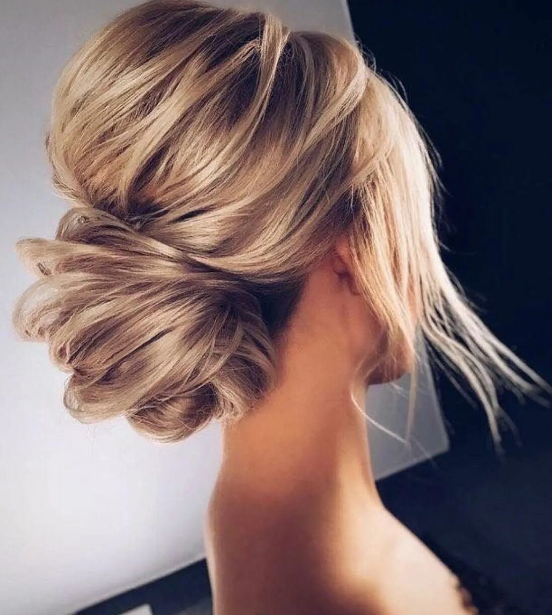 Прическа на средние волосы подобранные волосы Pin on Прическа Long hair styles, Bridesmaid hair, Messy hair updo