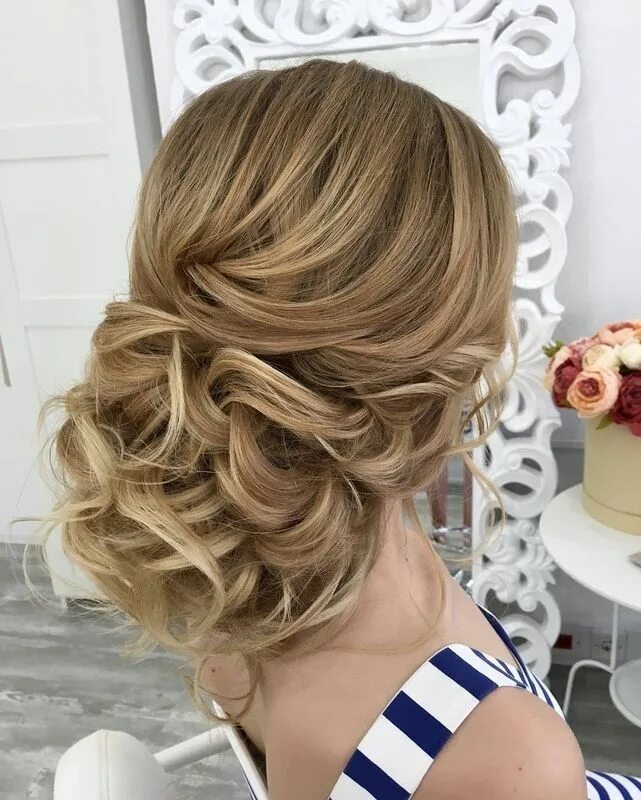 Прическа на средние волосы пучок из локонов Chignon Mariage Invitée I 63 Idées Coiffures Mariée Chignon mariage invitée, Chi