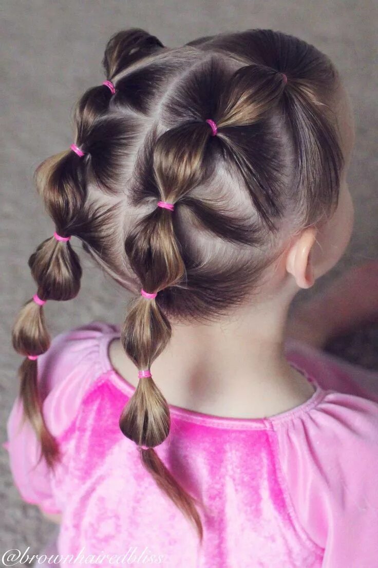 Прическа на средние волосы с маленькими резинками Toddler hair, Hair styles, Kids hairstyles