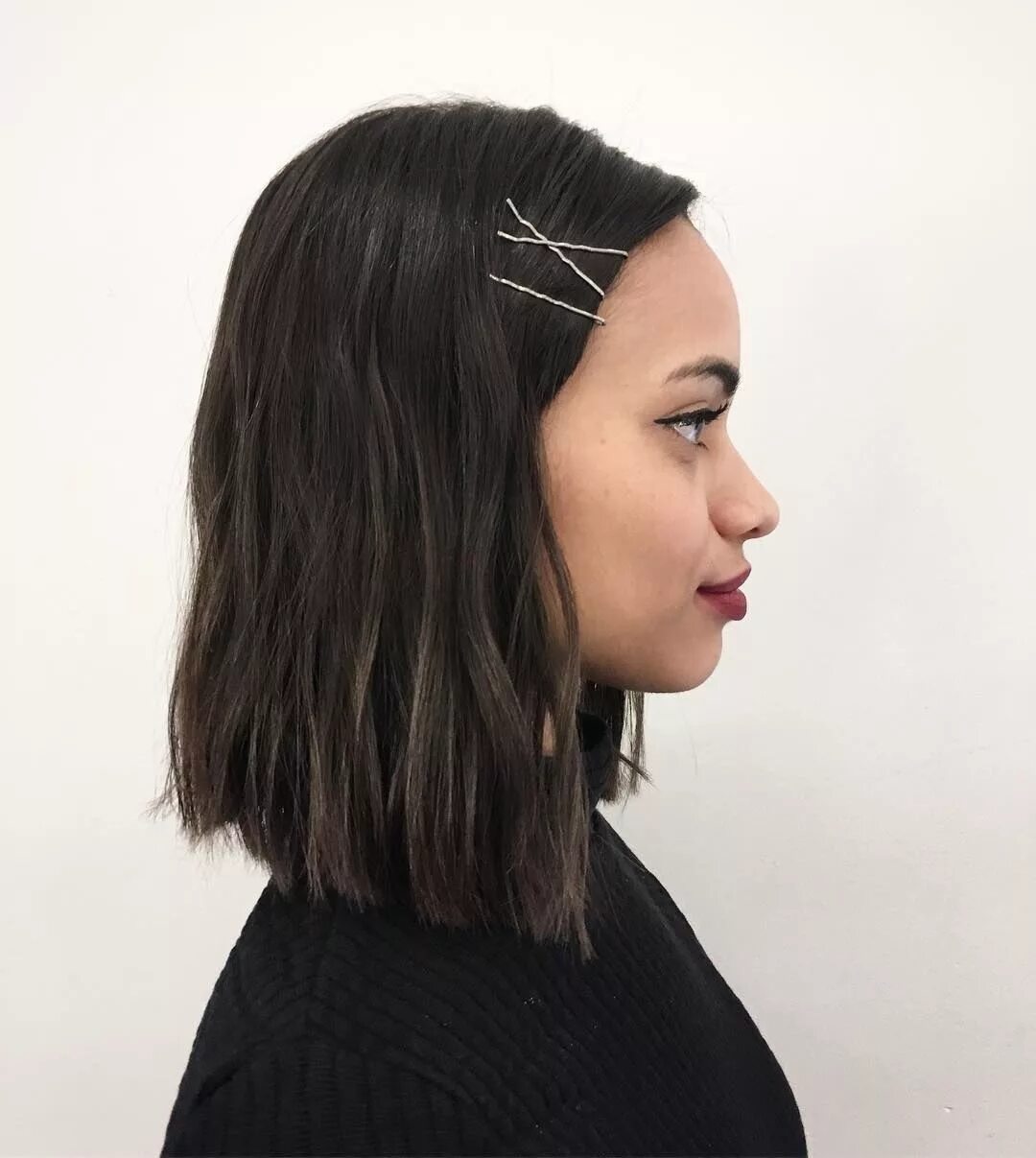 Прическа на средние волосы с невидимками 25 Ways You've Never Thought to Wear Bobby Pins Thick hair styles, Long hair sty