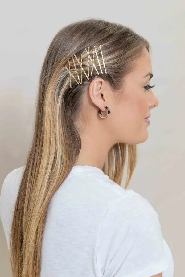 Прическа на средние волосы с заколкой сбоку Golden Bobby Pin Set in 2022 Braids for long hair, Long hair styles, Bobby pin h