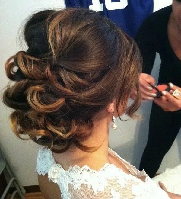 Прическа на средние волосы в кафе curled updo Elegant wedding hair, Long hair styles, Hair