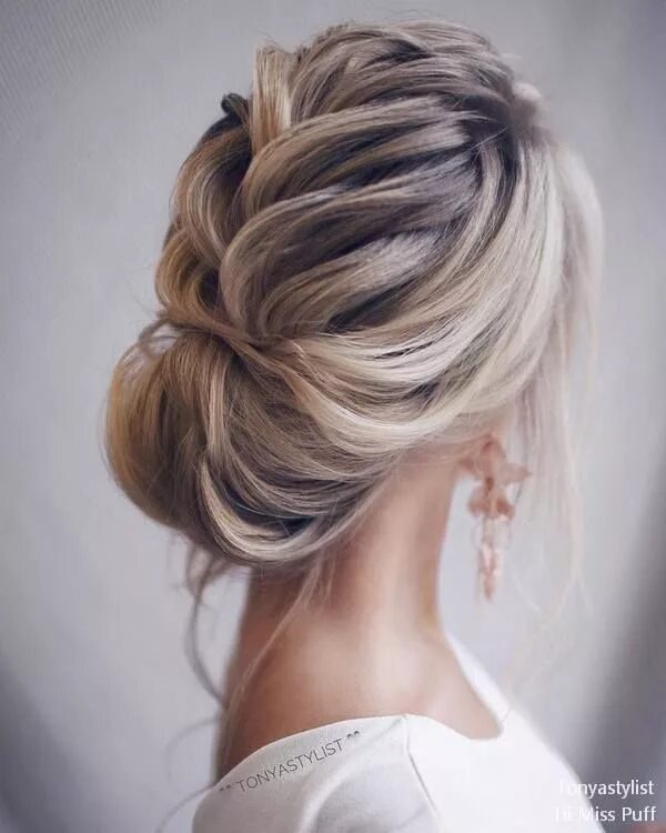 Прическа на средние волосы забранные 20 Trendy Low Bun Wedding Updos and Hairstyles 2024 Long hair styles, Wedding ha