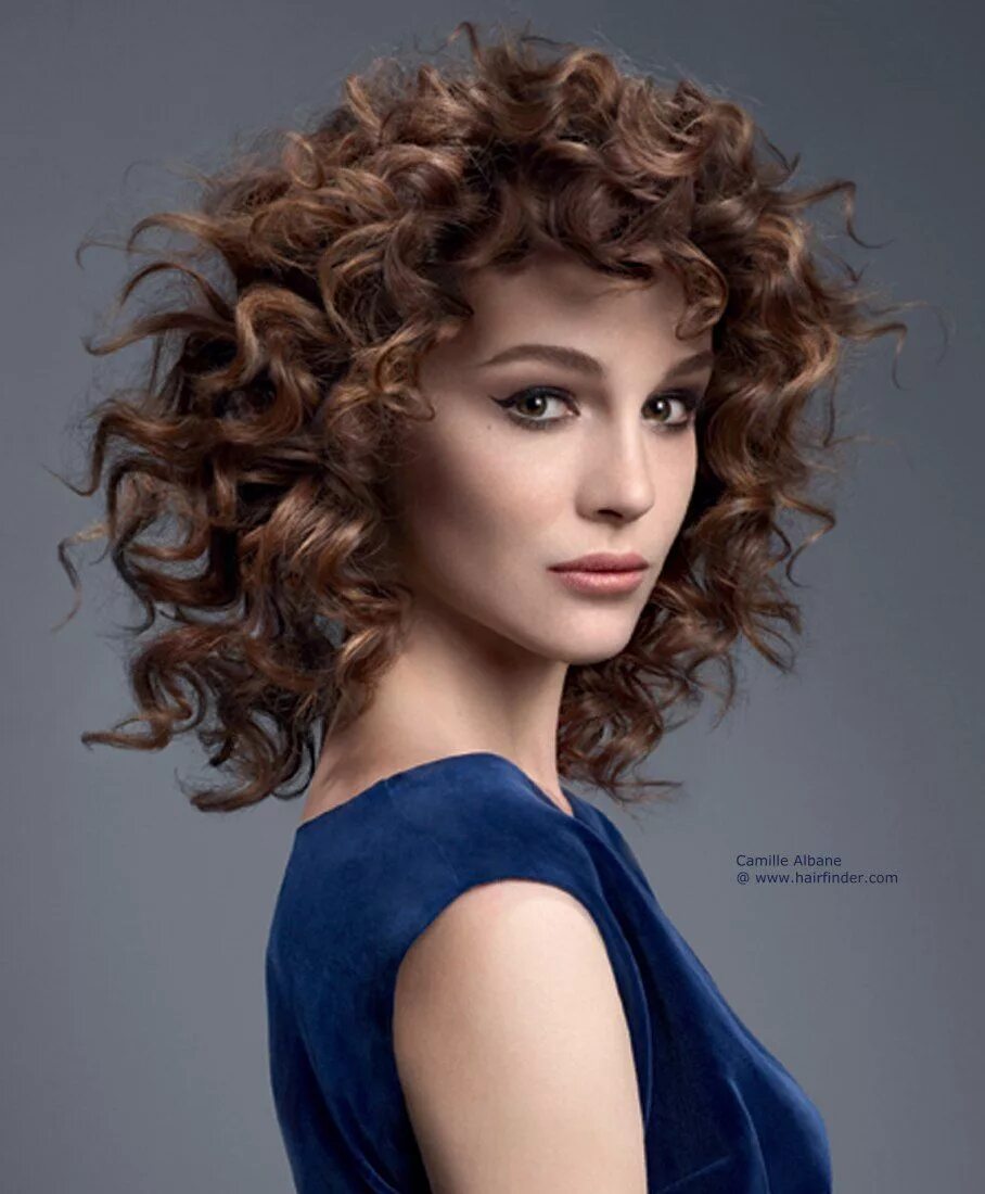 Прическа на средний химический волос Curly Lion Maine in 2024 Medium hair styles, Curled hairstyles for medium hair, 