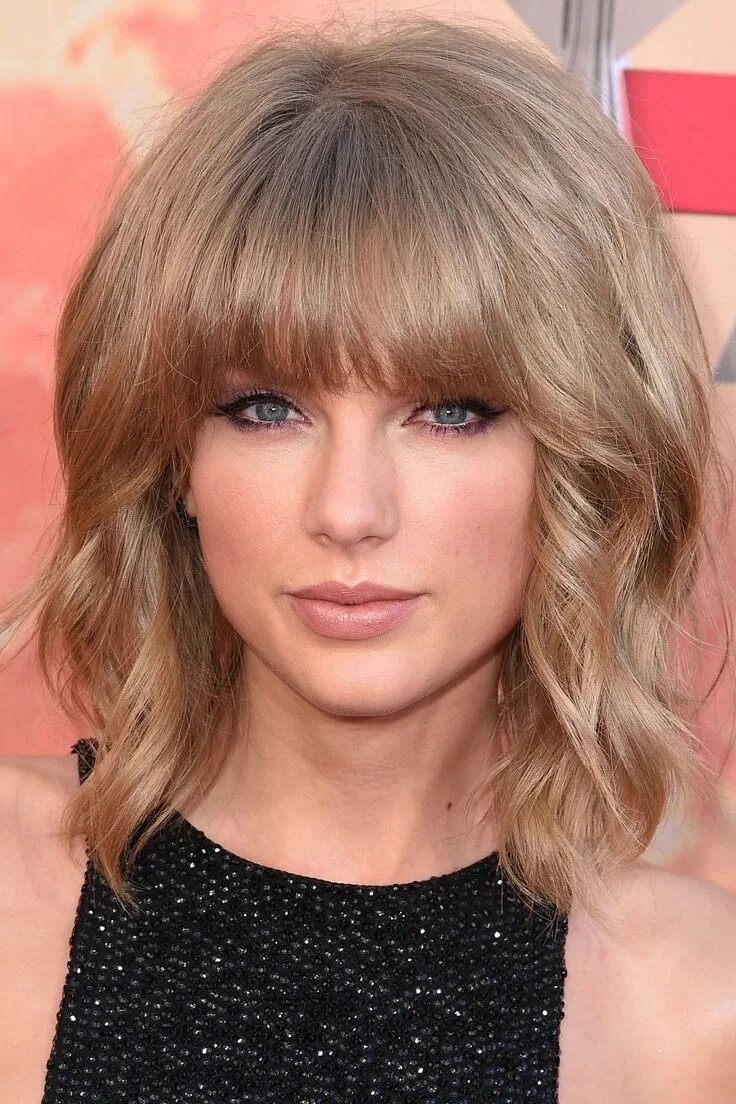 Прическа на среднюю длину с челкой The Best Beauty Looks of the Week Taylor swift hair, Hair cuts, Shag haircut