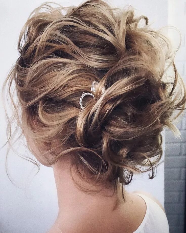 Прическа на среднюю длину волос собранные Beautiful Updos Wedding Hairstyle Hair styles, Long hair styles, Wedding hairsty