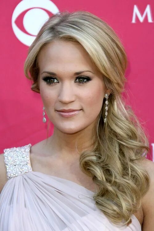 Прическа на сторону фото Carrie Underwood Wavy Ash Blonde Low Ponytail, Ponytail Hairstyle Steal Her Styl