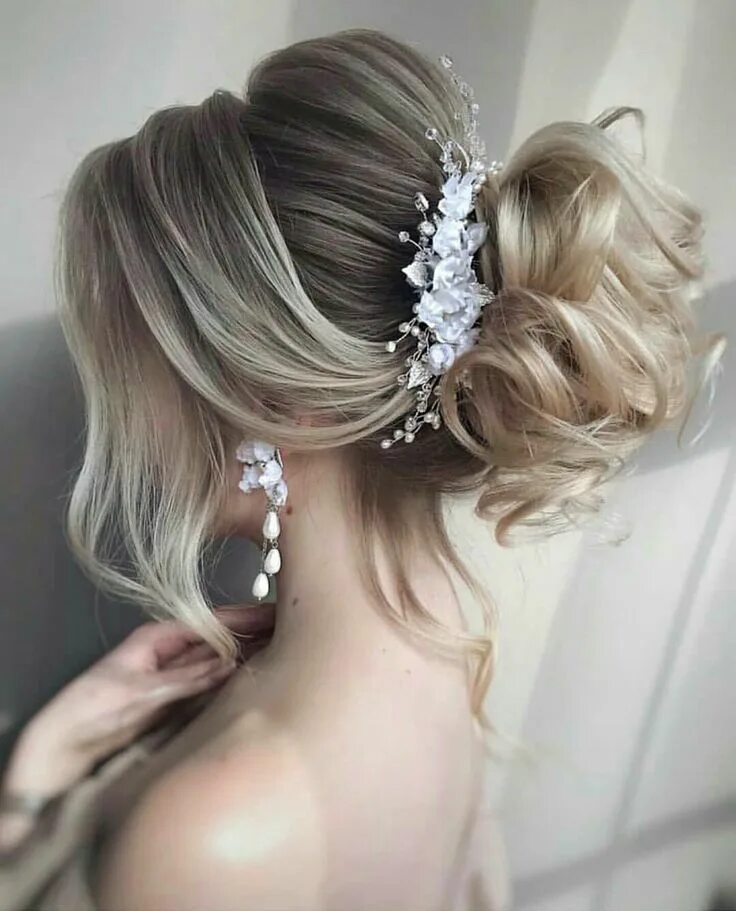 Прическа на свадьбу Penteado preso Dance hairstyles, Wedding hair and makeup, Diy wedding hair