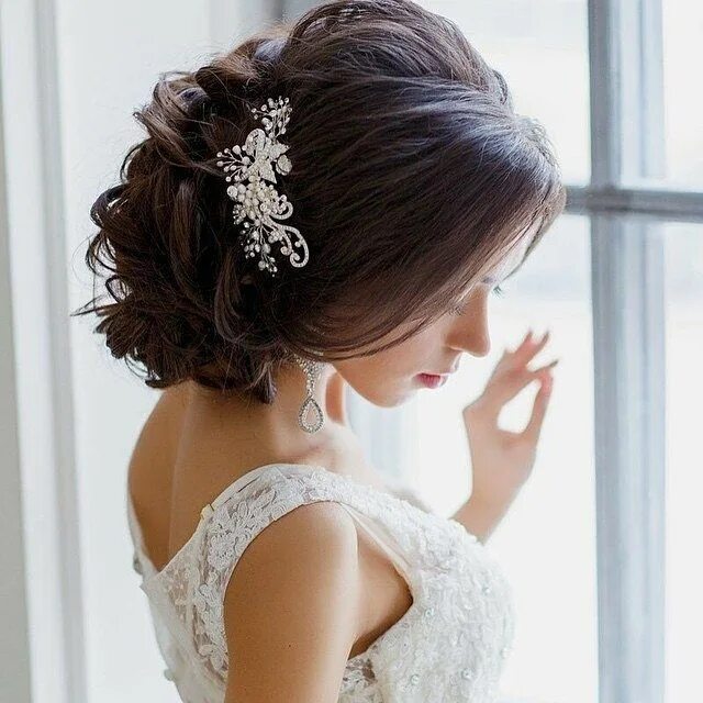 Прическа на свадьбу 2024 каре Alamango Malta - Bridal wear and Accessories Hair styles, Bride hairstyles, Clas