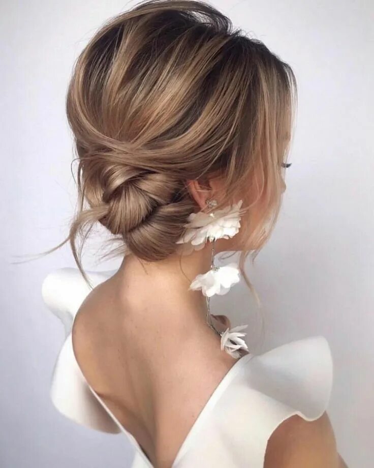 Прическа на свадьбу гостье 2024 Side Buns Wedding Hairstyles: 21 Trendy Styles + FAQs Wedding bun hairstyles, Lo