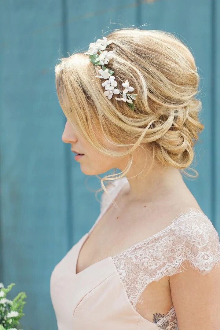 Прическа на свадьбу короткие волосы до плеч 20 Fabulous Wedding Hairstyles for Every Bride - Tulle & Chantilly Wedding Blog 