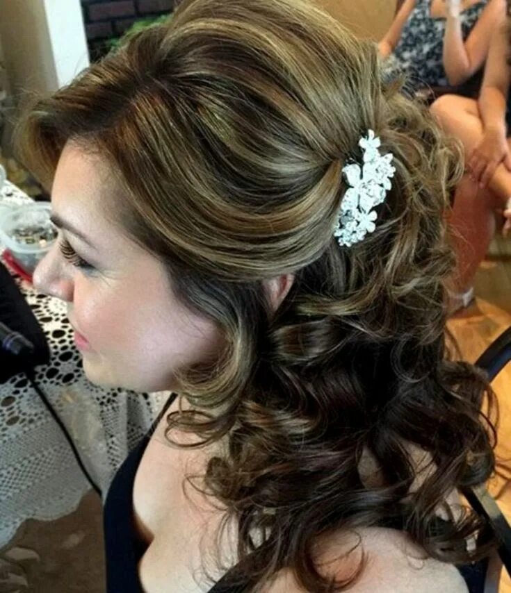 Прическа на свадьбу маме длинные волосы 50 Ravishing Mother of the Bride Hairstyles for 2024 Mother of the groom hairsty