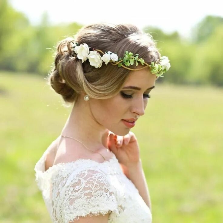 15 Elegant Wedding Hairstyles: Ideas & Expert Tips Short wedding hair, Wedding h