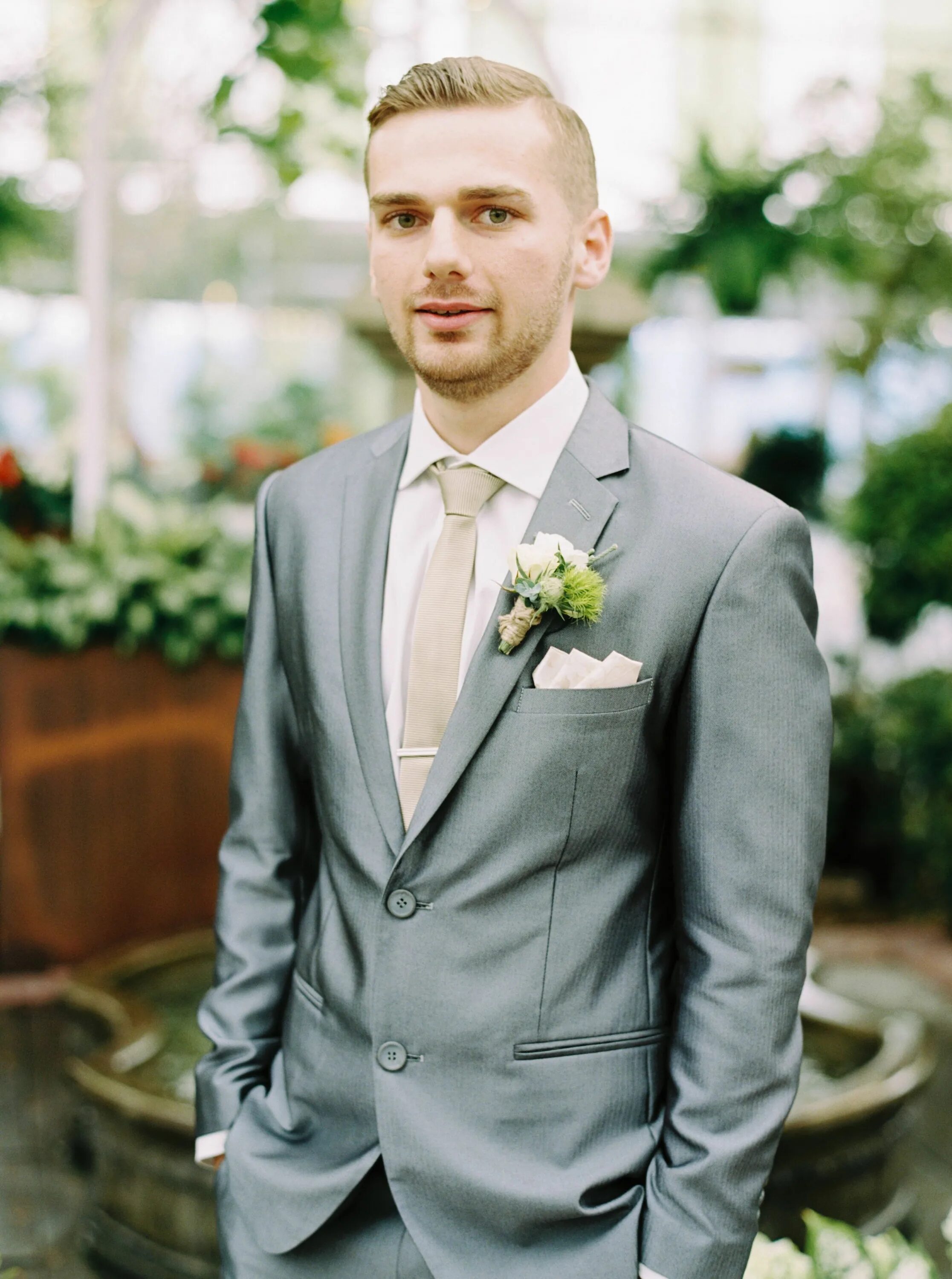 Прическа на свадьбу жениху короткая Kyle wore a custom slick silver suit with a metallic gold tie to stand out in th