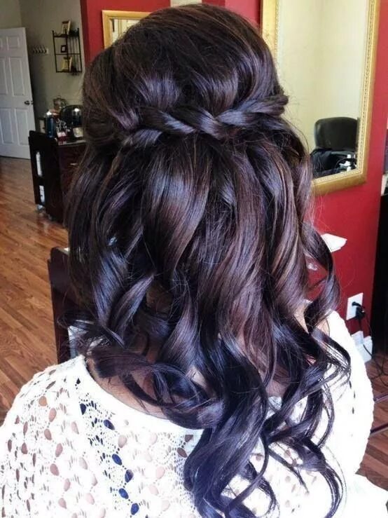 Прическа на темные волосы средней длины Favorite Things Friday Long hair styles, Hair styles, Wedding hairstyles