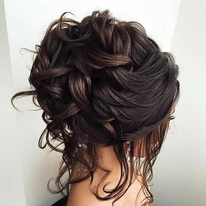 Прическа на темные волосы средней длины Bridal updo loose curls Long hair styles, Loose hairstyles, Loose curls hairstyl