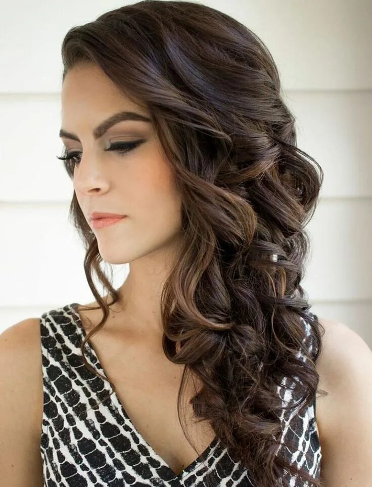 Прическа на вечеринку на средние волосы 24 Hairstyle Ideas to Suit Every Dress Neckline Side curls hairstyles, Wedding h