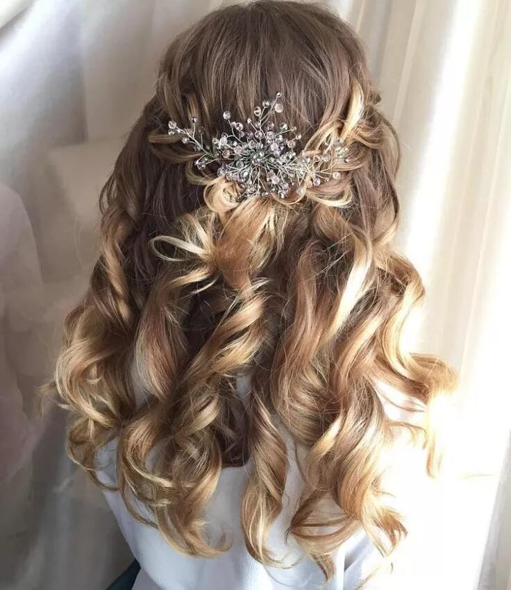 Прическа на выпускной 2025 год 50 Stylish Half Up Half Down Wedding Hairstyle Ideas for Brides Wedding hair dow