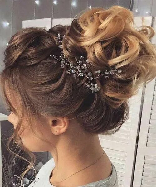 Прическа на выпускной на средние фото Pin on Prom Hairstyles and ideas