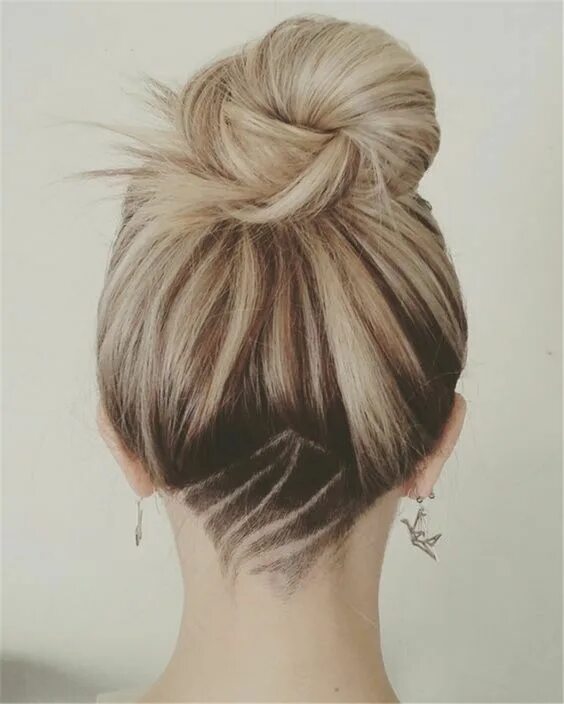 Прическа на затылке на средние Pin by Talie Clapham on Hair Salon Undercut long hair, Female undercut long hair