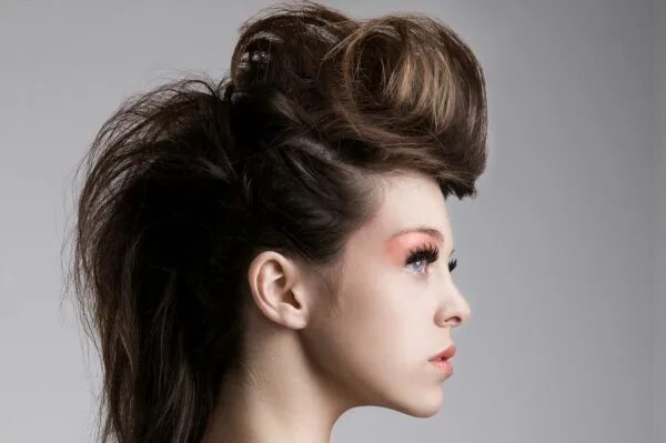 Прическа начес женская big-hair.jpg 600 × 399 pixels Rockabilly hair, Retro hairstyles