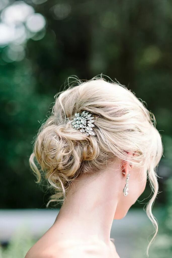 Прическа наверх фото Coiffure De Mariage : Photo: Michelle Lange Photography Wedding hair inspiration