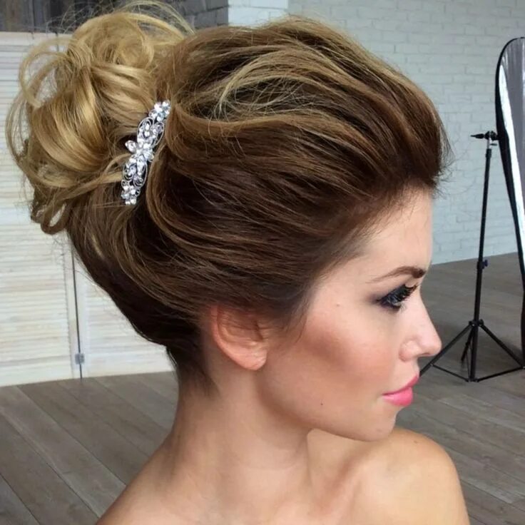 Прическа наверх женская 40 Best Wedding Hairstyles for Short Hair That Make You Say "Wow!" Short wedding