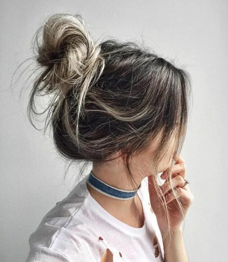 Прическа небрежный пучок на длинные волосы Messy Bun For Thin Hair #thinninghairwomen Halt Hair Loss Naturally in 2019 Hair