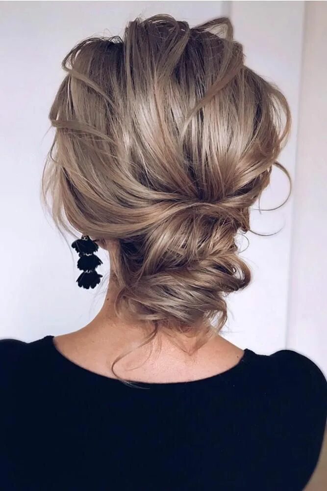 Прическа небрежный пучок на средние волосы Pinterest Wedding Hairstyles Ideas 2024 Guide Long hair styles, Medium length ha