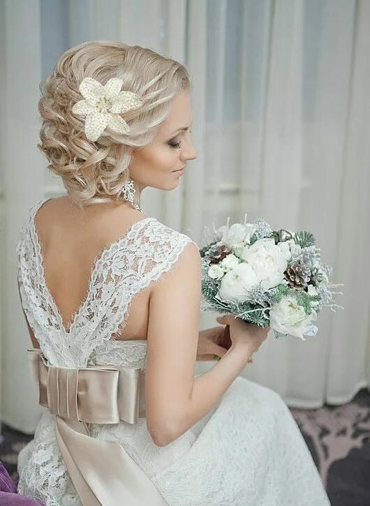 Прическа невеста фото коротки волос Floare par mireasa Aurora Boreala COD M377 Short wedding hair, Wedding hairstyle