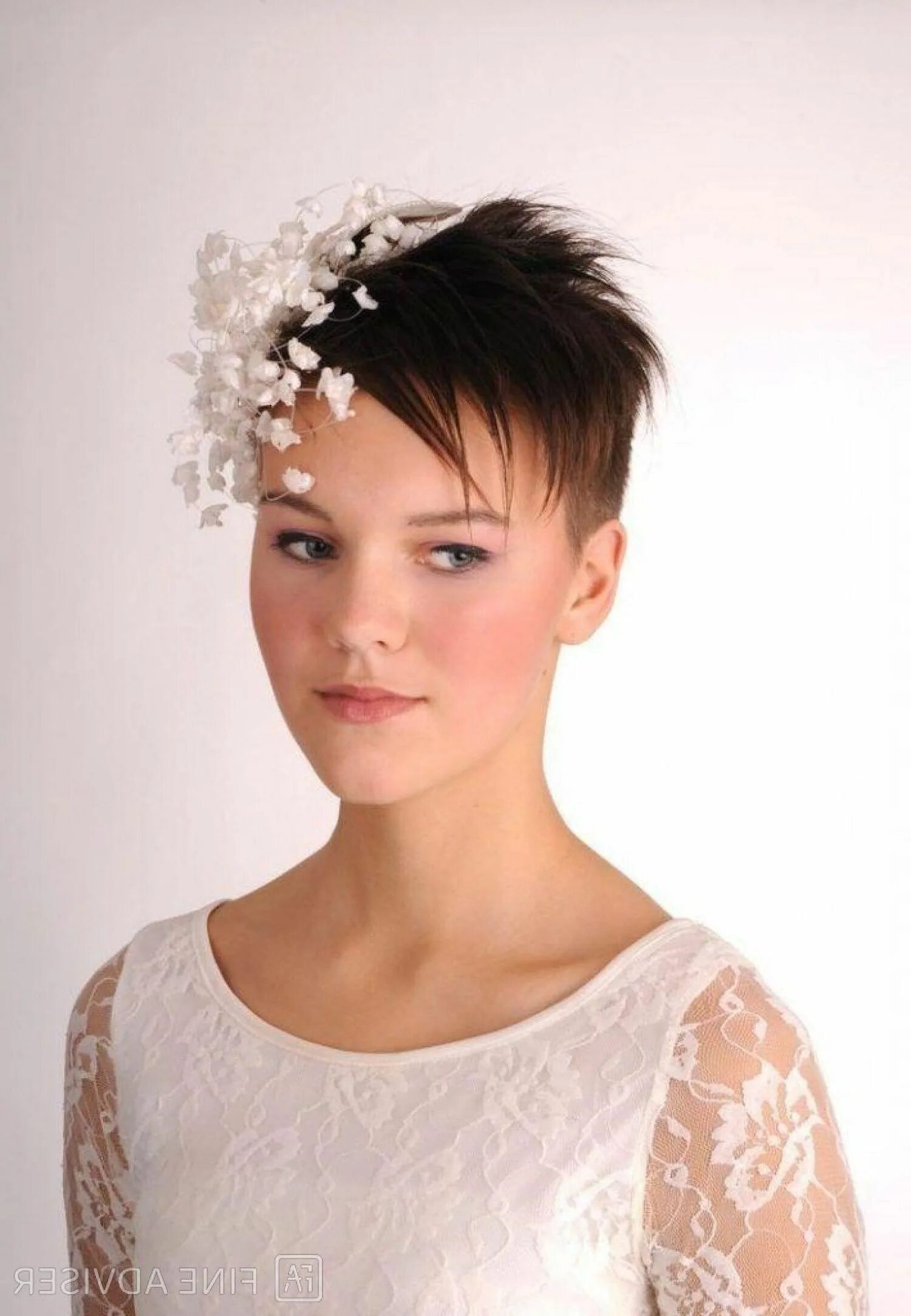 Прическа невеста фото коротки волос a bracing, dainty hairstyle will accent the beauty of any woman. Fascinators for