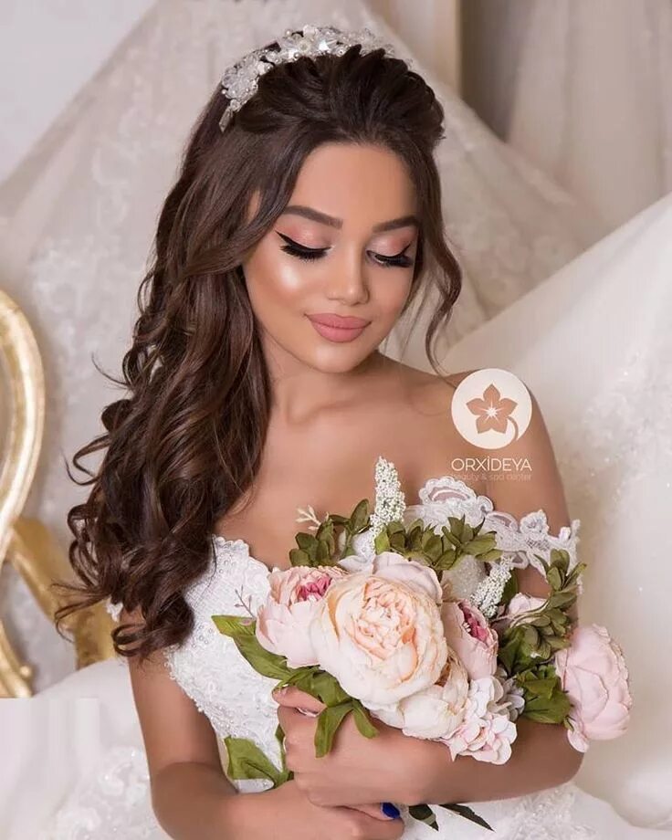 Прическа невесты 2024 и макияж свадебный Pin by Natália Nanini Cavelagna on casamento Bridal hair and makeup, Wedding hai