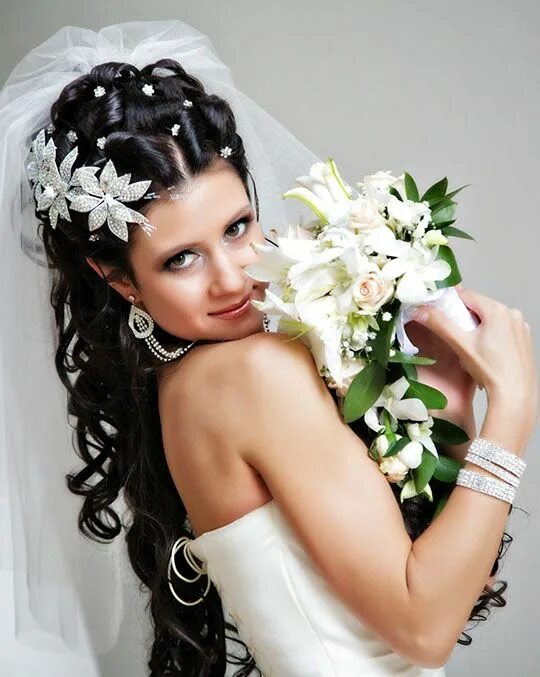 Прическа невесты без фаты фото Картинки по запросу свадебные прически с фатой Trendy wedding hairstyles, Weddin