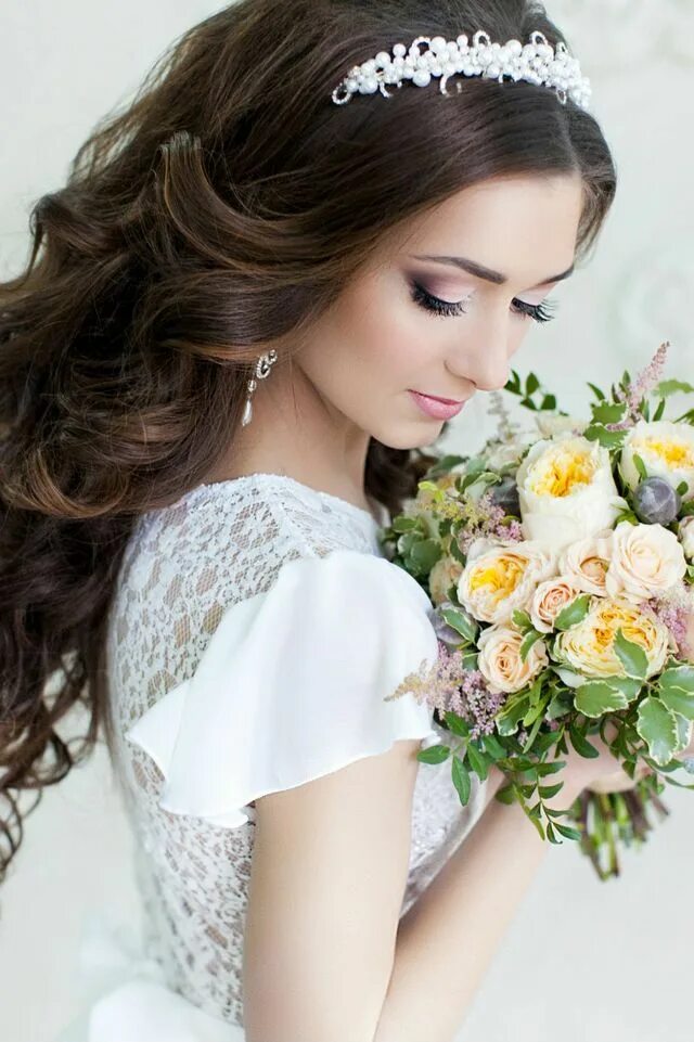 Прическа невесты без фаты фото Pin by Amy Lee Essence on Beautiful Brides Wedding hair updo with veil, Wedding 