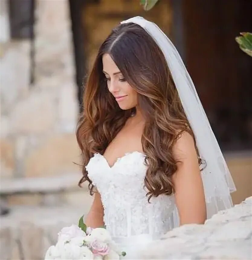 Прическа невесты на длинные волосы распущенные Bride hair down, Wedding hairstyles bride, Trendy wedding hairstyles