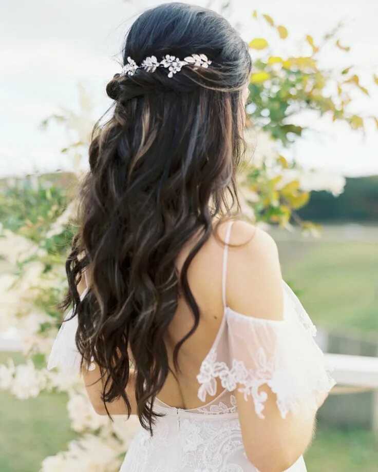 Прическа невесты на длинные волосы распущенные 37 Half-Up, Half-Down Wedding Hairstyles We Love Wedding hair down, Half up wedd