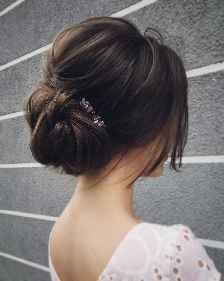 Прическа нижний пучок на средние Gorgeous updo wedding hairstyle with gorgeous details Long hair styles, Hair upd