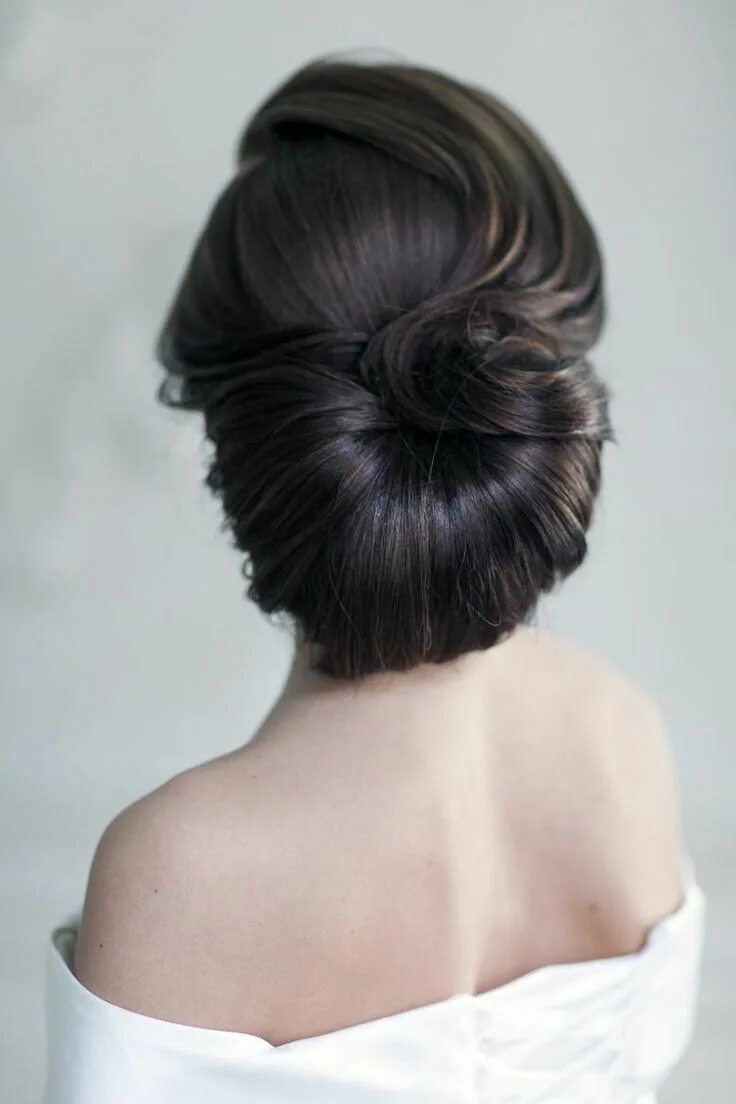 Прическа низкий пучок Killer Wedding Hair Ideas For Every Kind of Hair APW Wedding hairstyles photos, 