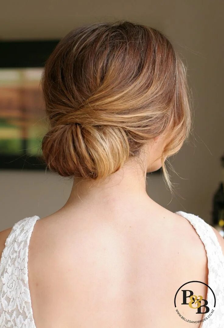 Прическа низкий пучок на короткие волосы wedding hair low chignon / casual bridal chignon / soft romantic wedding hair Re