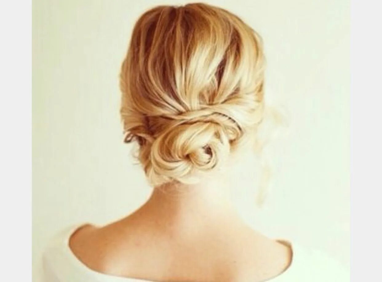 Прическа низкий пучок на средние волосы Pin by Kate Hayes on Hair and Makeup! Bridesmaid hair, Loose hairstyles, Bridesm