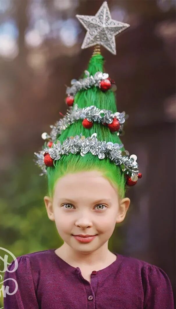 Прическа новый год длинные Christmas Tree Crazy hair days, Crazy hair, Wacky hair