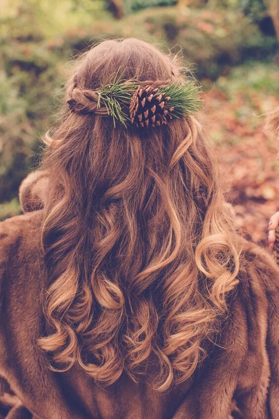 Прическа осень if you are a woodland bride, why not incorporate a pinecone into your hairstyle 