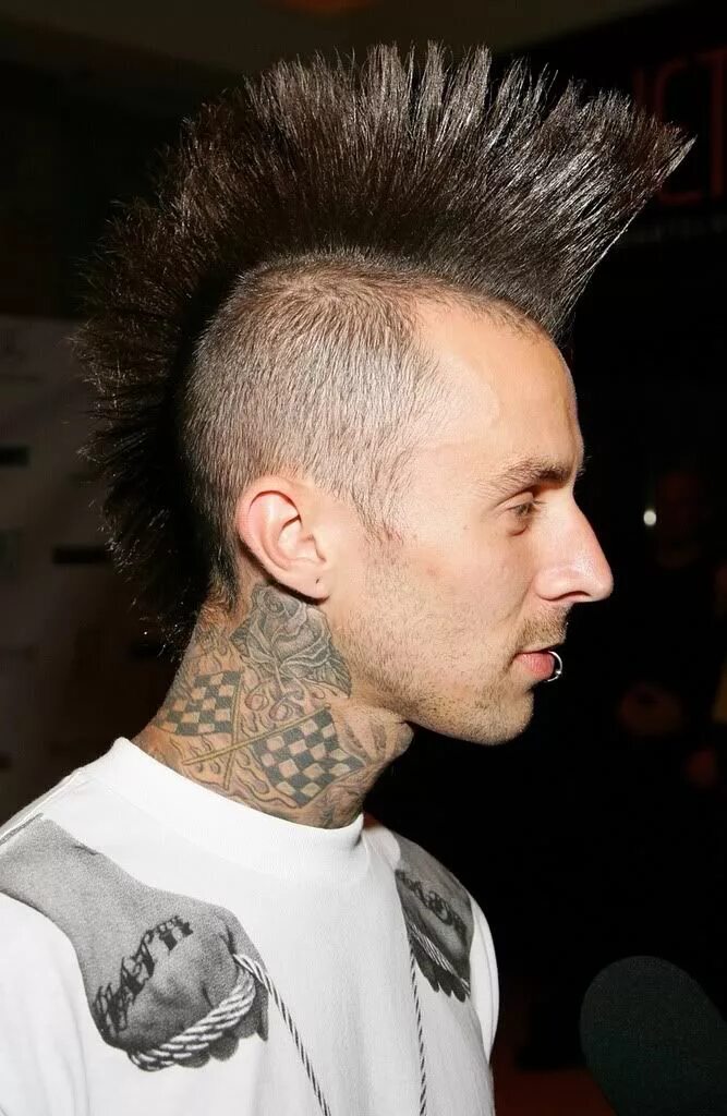 Прическа панк фото Travis Barker Fanned Mohawk Hairstyles Cool Men's Hair Mohawk hairstyles men, Pu