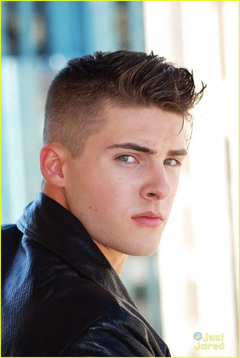 Прическа парень 19 лет Theo Cody Christian Teen boy haircuts, Teen boy hairstyles, Boys haircuts