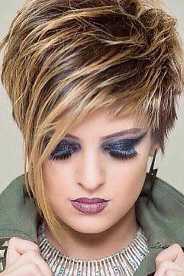 Прическа перьями на короткие волосы Beauty / Bob Hairstyles in 2022 Short hair haircuts, Edgy short hair, Assymetric