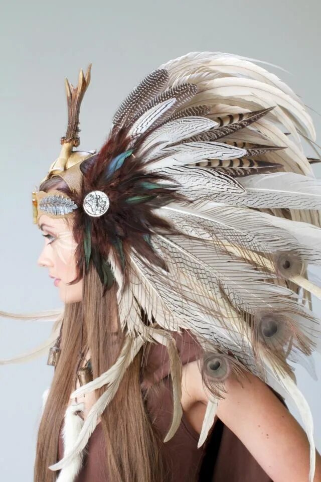 Прическа перьями на средние Pin by Clara Munro on WILDER//ONES Headdress, Tribal fashion, Wild style