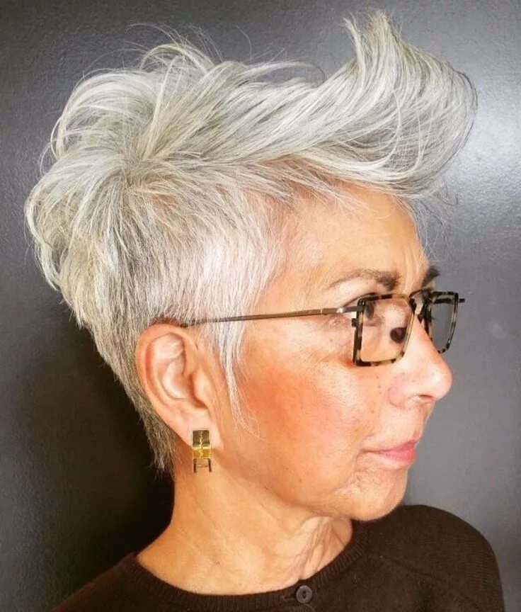 Прическа пикси 60 лет Tapered Gray Pixie Over 50 Gorgeous gray hair, Short grey hair, Curly hair style