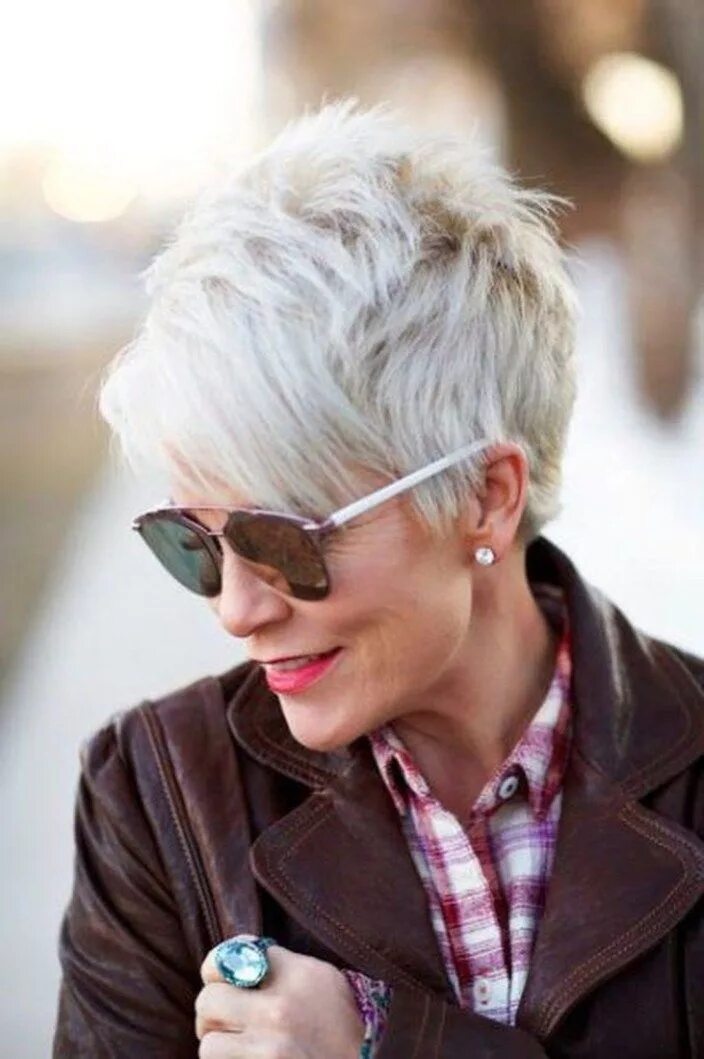 Прическа пикси для женщины за 50 44 Pretty Grey Hairstyle Ideas For Women Short grey hair, Short hair pixie cuts,