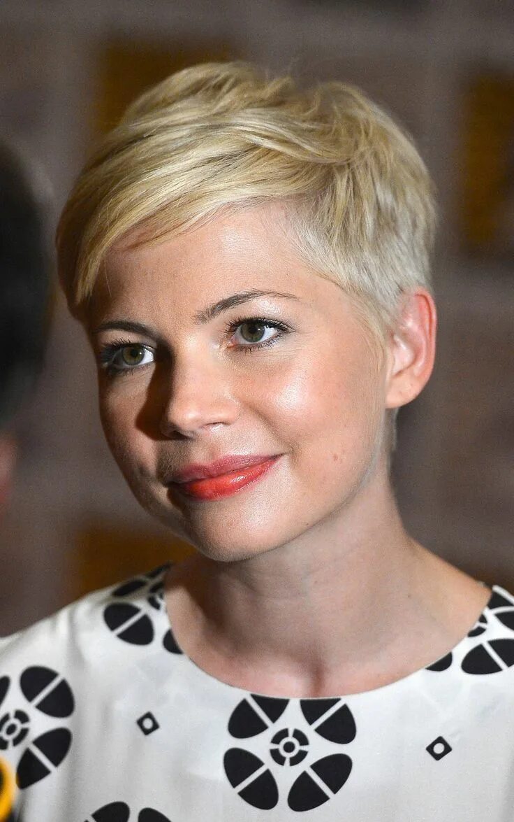 Прическа пикси фото круглое Pin by Emily Godfrey on Beauty Very short hair, Michelle williams hair, Very sho