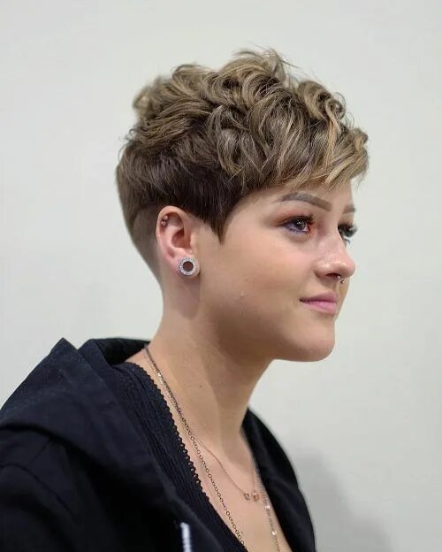 Прическа пикси мужская Here are The 20 Coolest Undercut Pixie Cuts I Found Haircuts for fine hair, Shor